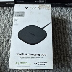 Mophie Wireless Charging Pad Qi Fast Charge up to 10W‎ Open Box